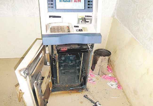 ATM को गैस कटर से काट 5.18 लाख उड़ाये