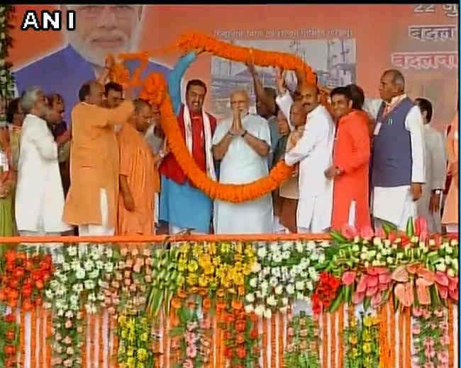 परिवार और जाति की राजनीति बहुत हुई, अब यूपी में विकास करने वाली सरकार की जरूरत : नरेंद्र मोदी