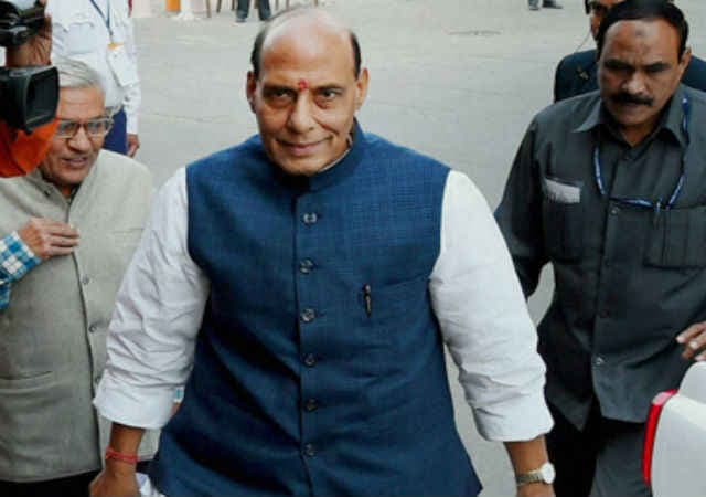 कश्मीर में ताजा झड़प में एक युवक की मौत, कल श्रीनगर पहुंचेंगे राजनाथ