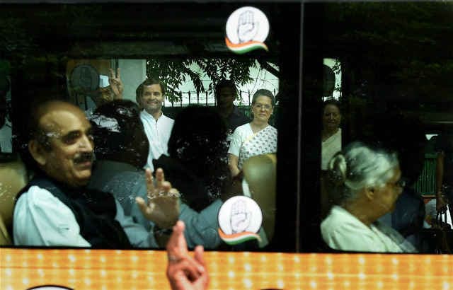 क्या ‘27 साल यूपी बेहाल'' के नारे के साथ ‘पुनर्जीवन'' की ओर बढ़ चली है कांग्रेस?