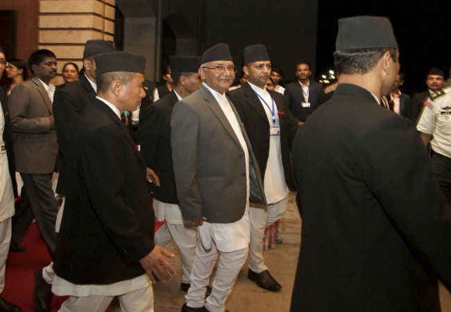 नेपाल में फिर गहराया राजनीतिक संकट, प्रधानमंत्री पद से केपी ओली का इस्तीफा