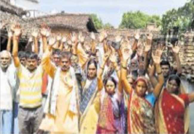 झारखंड में पुलिस का नक्सलियों जैसा उत्पात, घर में घुस ग्रामीणों को पीटा