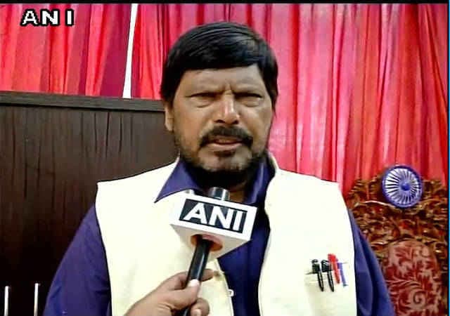 ...तो बौद्ध धर्म क्यों नहीं अपनातीं मायावती : अठावले