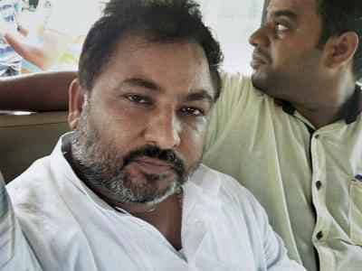 भाजपा से निष्कासित दयाशंकर जेल से आए बाहर, जा रहे हैं लखनऊ