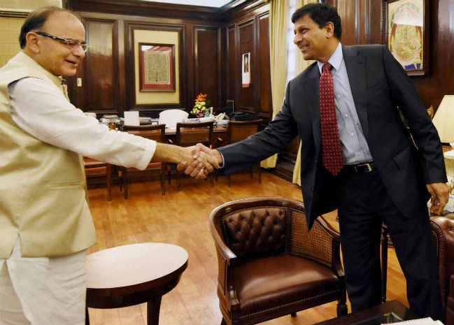 राजन की आखिरी मौद्रिक समीक्षा कल, ब्याज दरों में बदलाव की संभावना नहीं