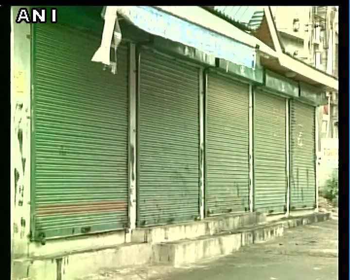 कश्मीर में कर्फ्यू का आज 31वां दिन, मोदी ने राजनाथ व डोभाल के साथ की बैठक