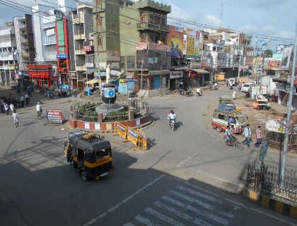 छपरा में हिंसा और तनाव के बाद सरकारी कर्मियों की छुट्टी रद्द, सभी स्कूल बंद