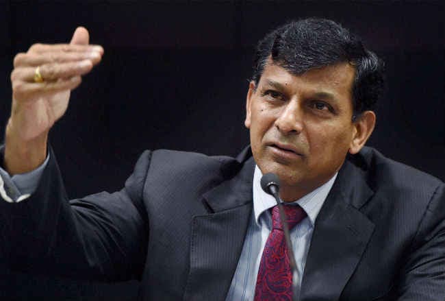 राजन ने जाते-जाते नहीं घटाई नीतिगत दरें, कहा - मुद्रास्फीति बढने का जोखिम