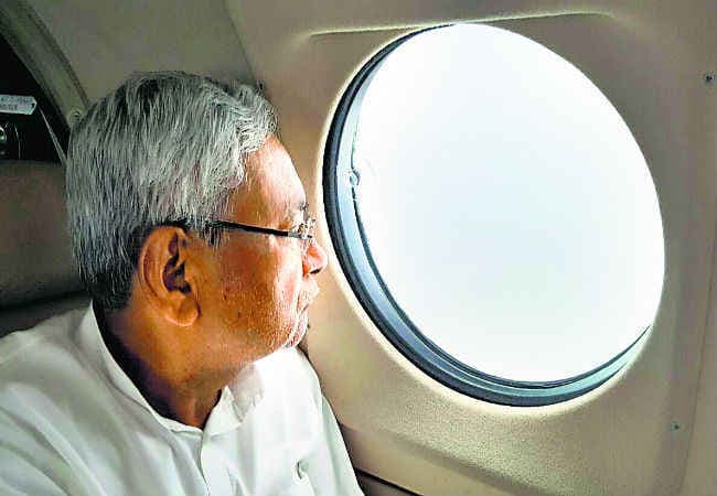 पटना में खतरे के निशान से ऊपर गंगा नदी, CM नीतीश ने किया हवाई सर्वेक्षण