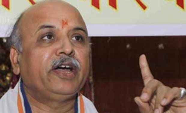 नरेंद्र मोदी ने गौरक्षकों का किया अपमान : प्रवीण तोगड़िया