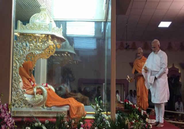 .....और भावुक हो उठे मोदी, कहा - प्रमुख स्वामी के रूप में पितातुल्य व्यक्ति को खो दिया