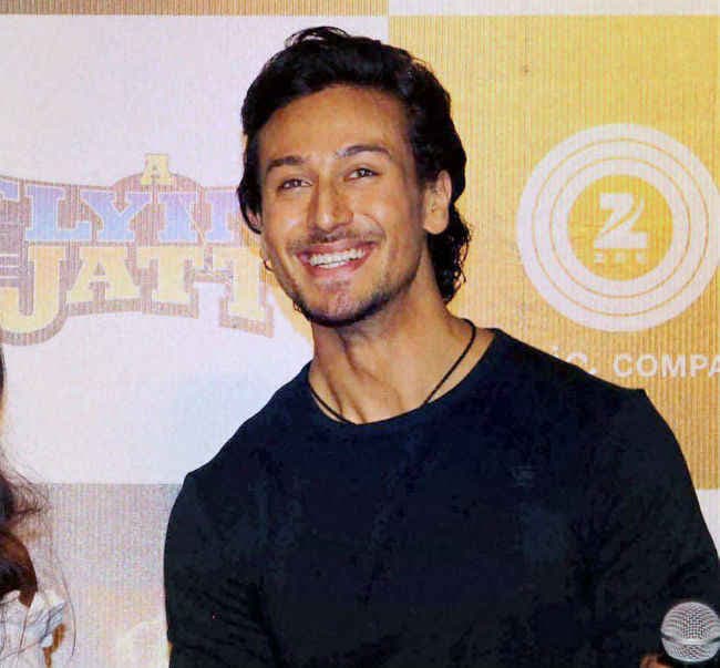 ...अब करण की ‘स्टूडेंट'' बन सकती हैं ये तीन क्यूट गर्ल्स ! VIDEO