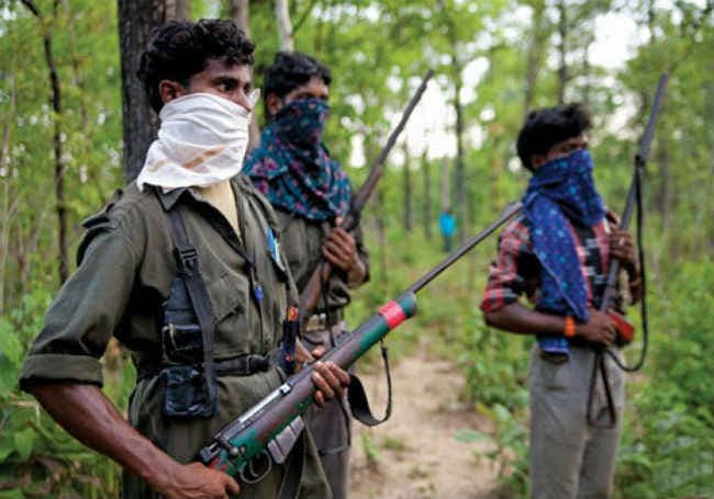 छत्तीसगढ़ : दंतेवाड़ा में मुठभेड में 4 नक्सली ढेर, एक जवान भी घायल