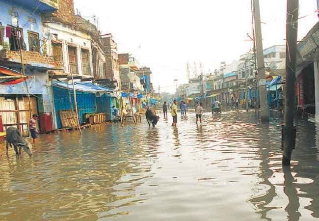 बिहार में बाढ़ का कहर, छपरा का पटना से टूटा सड़क संपर्क, 4 की मौत