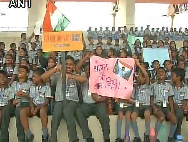 स्वदेश लौटी सिल्वर मेडलिस्ट पीवी सिंधु, एयरपोर्ट पर हुआ भव्य स्वागत