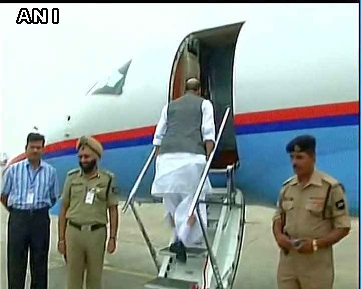 ''मिशन कश्मीर'': दो दिवसीय दौरे पर श्रीनगर पहुंचे गृहमंत्री राजनाथ सिंह