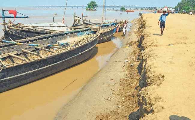 पटना और भागलपुर में घटा गंगा का जल स्तर