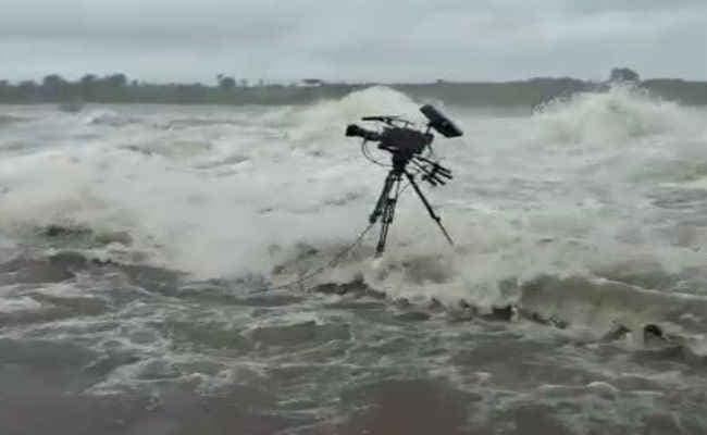 प्रधानमंत्री की सतर्कता से बची डीडी के कैमरामैन की जान