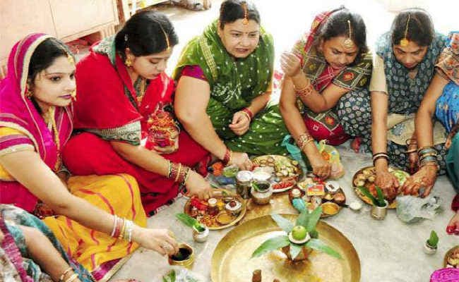 तीज व चौठ चंद्र चार को