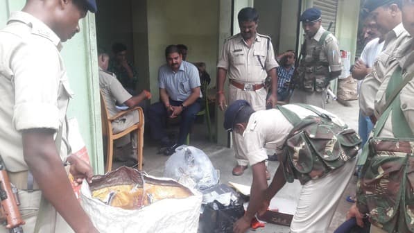 लीड... दुकान में बेच रहा था गांजा व भांग, पकड़ाया