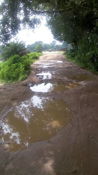 बारिश से बिगाड़ी सड़कों की सूरत