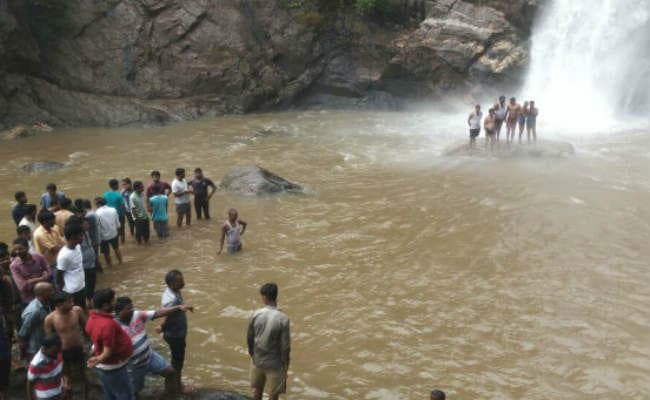 वृंदाहा जल प्रपात में डूबे तिलैया के दो छात्र