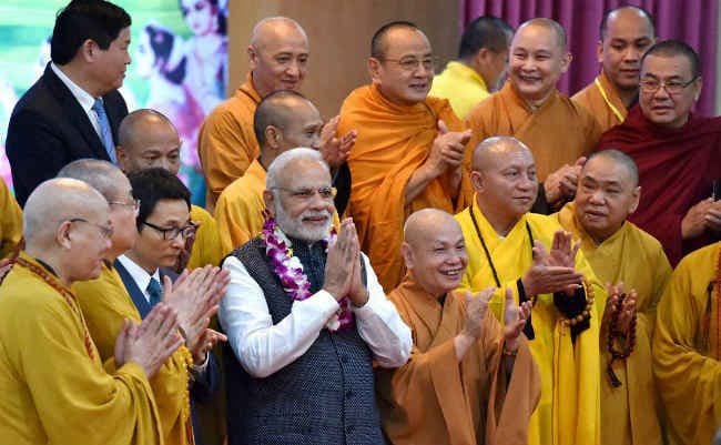 ऐतिहासिक पगोड़ा मंदिर और हो ची मिन का आवास देखने पहुंचे PM मोदी