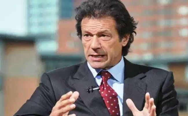 इमरान खान ने मांगा नवाज शरीफ से इस्तीफा