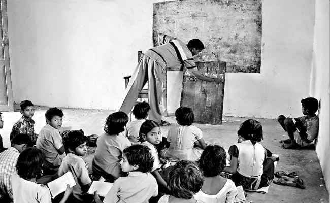 शिक्षा दो, अच्छे शिक्षक भी दो