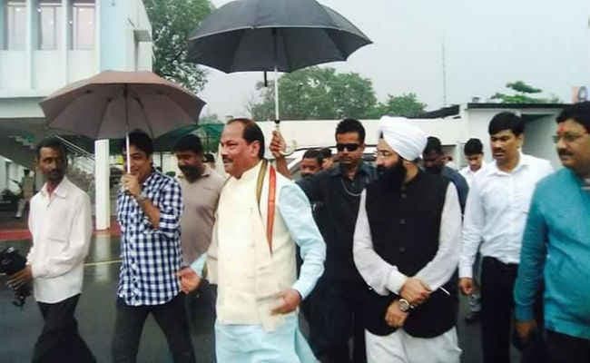 गणेश चतुर्थी के मौके पर जमशेदपुर पहुंचे सीएम की सुरक्षा मे लगी सेंध