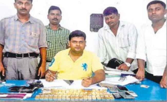 कोलकाता एयरपोर्ट पर 12 लाख का सोना जब्त