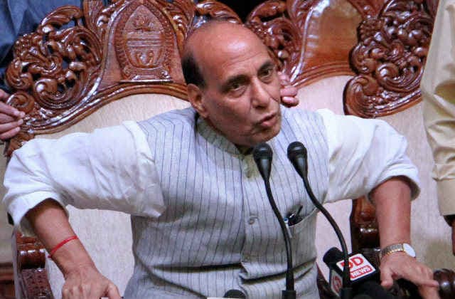 कश्मीर हिंसा : राजनाथ के घर उच्चस्तरीय बैठक, हुर्रियत पर नकेल कसने की तैयारी