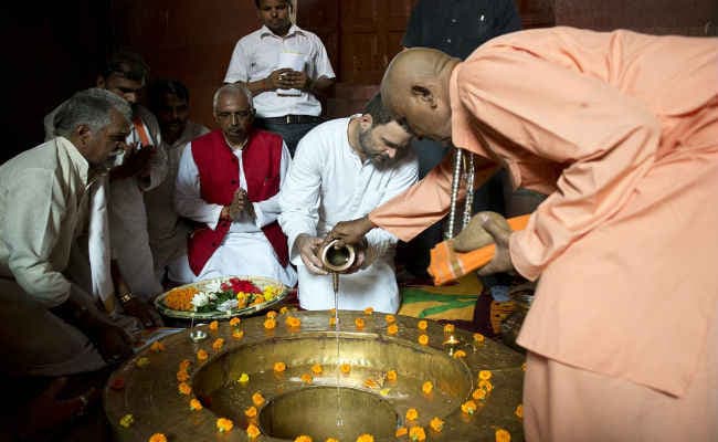 राहुल गांधी की अयोध्या यात्रा, क्या ‘हिंदुत्व'' की ओर बढ़ाया गया उनका कदम है?