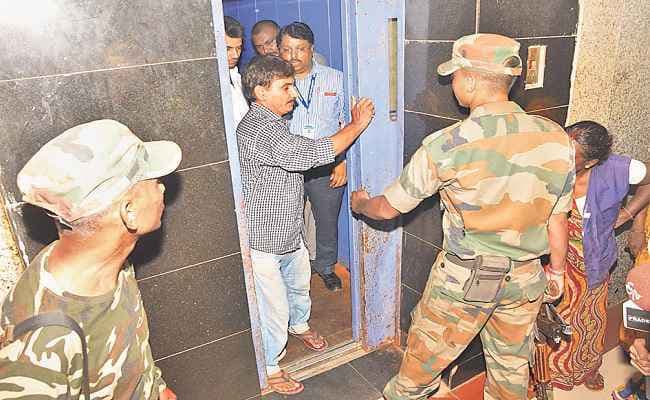 पढ़ें...जब लिफ्ट में फंसे स्वास्थ्य मंत्री तेजप्रताप