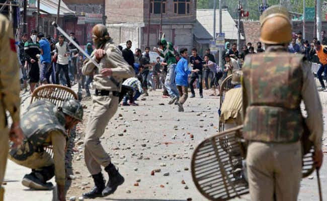 J&K: ईद के मौके पर भी घाटी में हिंसा, एक प्रदर्शनकारी की मौत