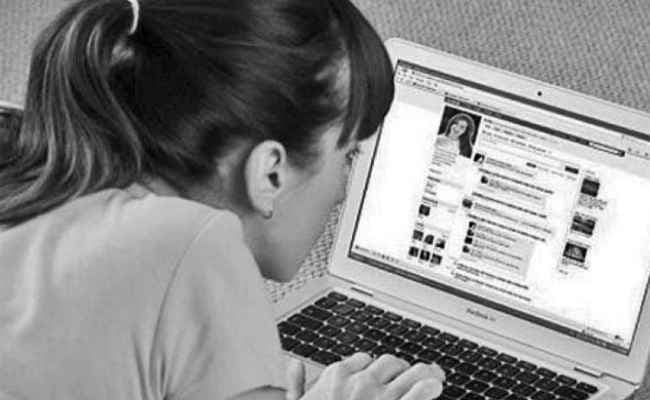 एक संघर्ष भाषा के भीतर