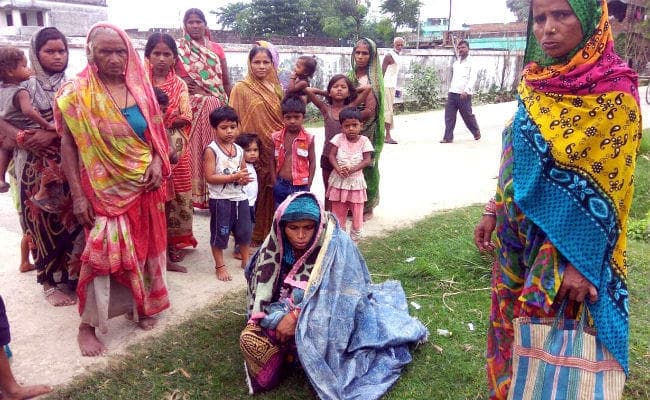 नहीं पहुंचा समय पर एंबुलेन्स, थाने के सामने सड़क पर दिया बच्चे को जन्म