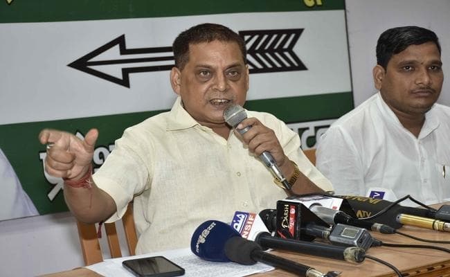 लालू यादव राजनीति के पापड़ पहलवान हैं, जदयू नेता ने मातमी दैनिक के माध्यम से दी खबर