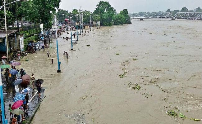 महानंदा पर तटबंध से तबाही