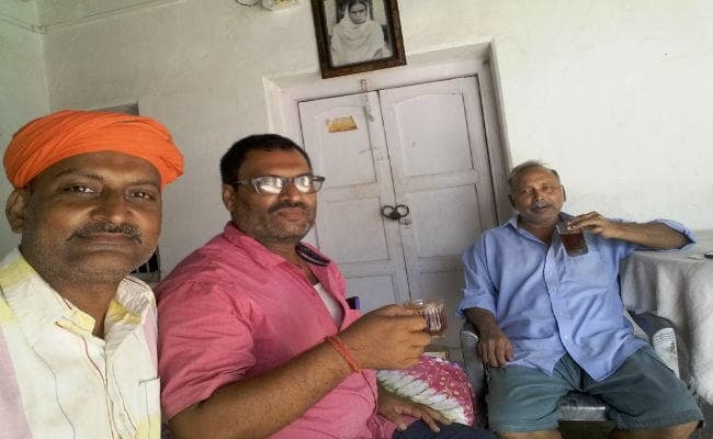 गांव के बदलते स्वरूप पर प्रणय प्रसून वाजपेयी की कविता
