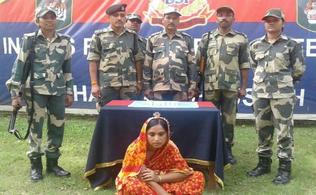 कोलकाता : सोने के साथ महिला तस्कर गिरफ्तार