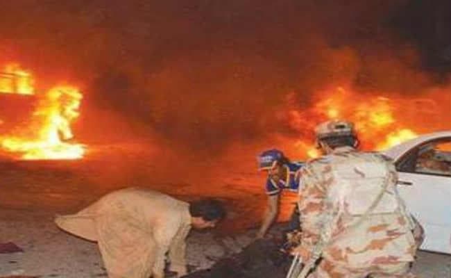 पाकिस्तान : दरगाह में फिदायीन हमला, 12 की मौत