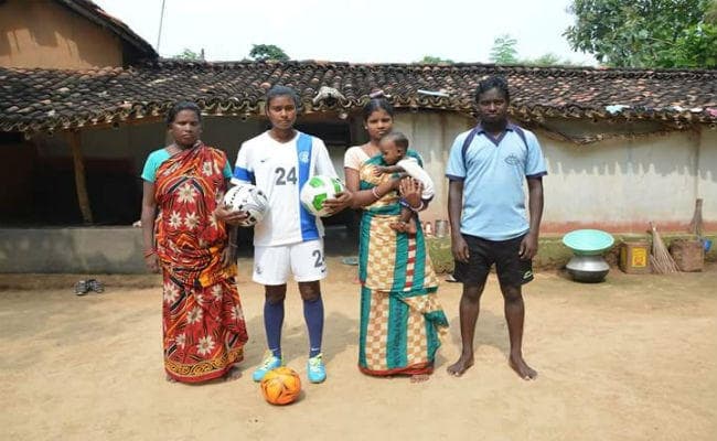 फीफा अंडर-17 के बहाने, पढ़ें फुटबॉलर सुमित्रा मरांडी की कहानी