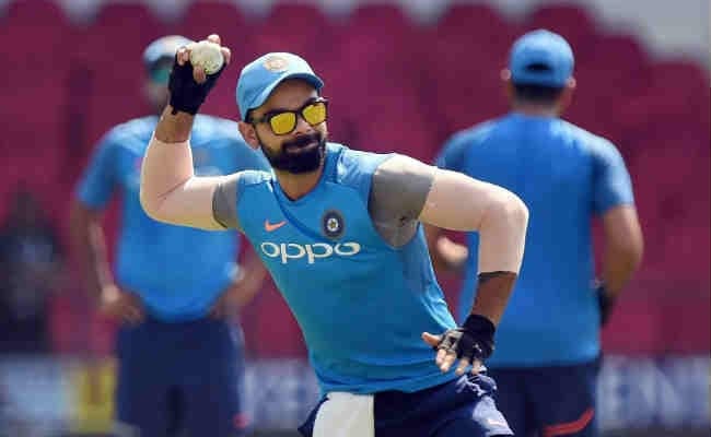 बारिश के बीच कोहली जब करने लगे डांस....