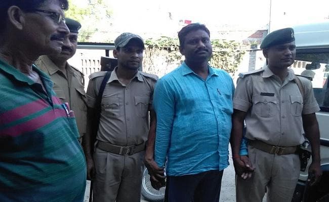 घूस लेते निगरानी के हत्थे चढ़े ग्रामीण कार्य विभाग के SDO