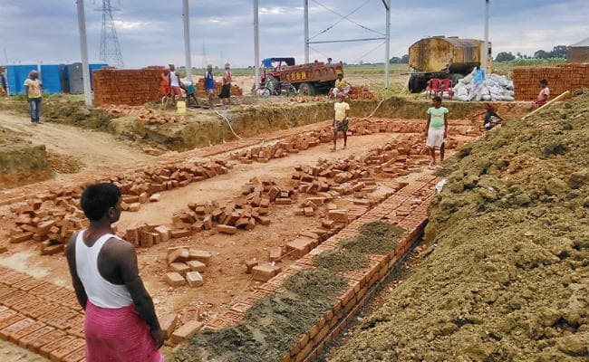 बिहार : ....और किसानों ने बिना शर्त पीएम की सभा के लिए सौंप दी जमीन