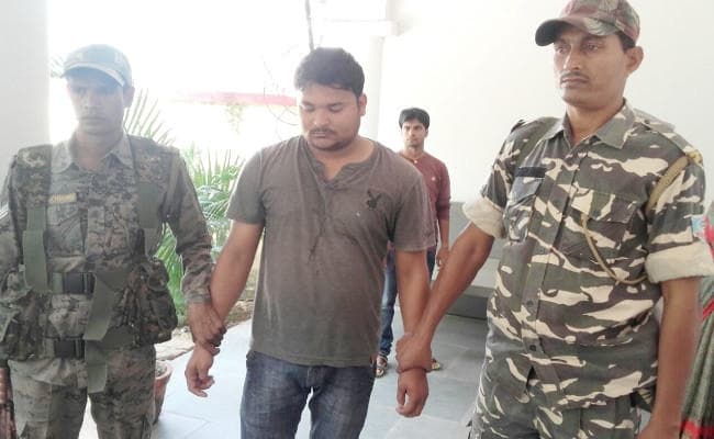 पलामू में 15 हजार रुपये घूस लेते जूनियर इंजीनियर गिरफ्तार, एसीबी का बना 20वां शिकार