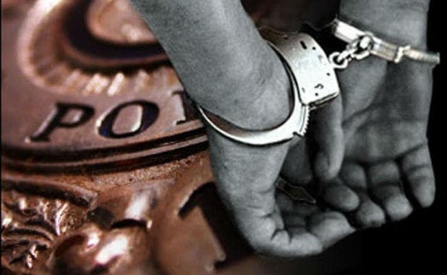 सिपाही बहाली के प्रश्नपत्र मिलने की चर्चा के बाद यहां लैपटॉप, ब्लूटूथ व कागजात के साथ 13 हिरासत में