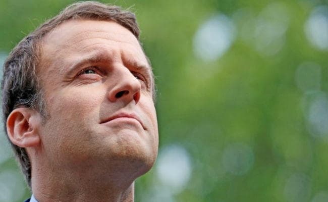 फ्रांस के राष्ट्रपति ने मेकअप पर 3 माह में खर्च किये 26 हजार यूरो यानी करीब 20 लाख रूपेय