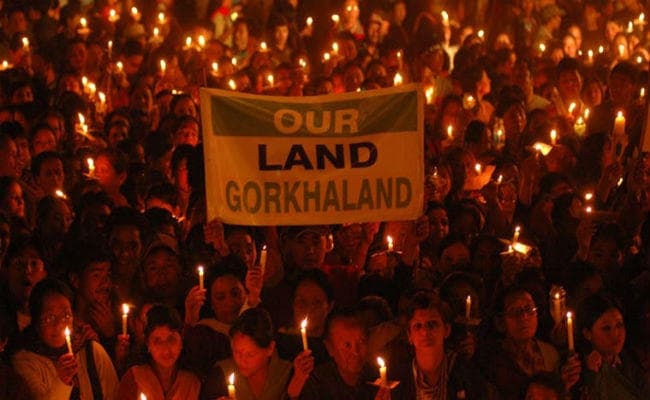 पश्चिम बंगाल : दार्जीलिंग मुद्दे पर सोमवार को सर्वदलीय बैठक, जल रहे हैं नेताओं के घर